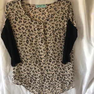 Dina Be Cheetah sheer 3/4 sleeve top small